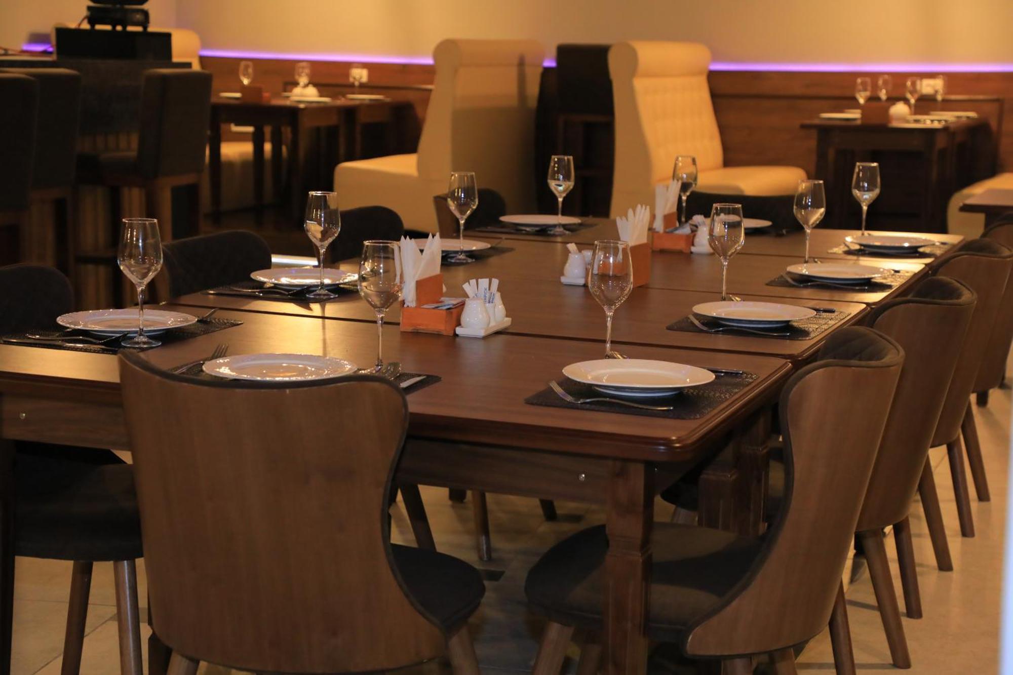 Hobiz Hotel Navoi Eksteriør bilde