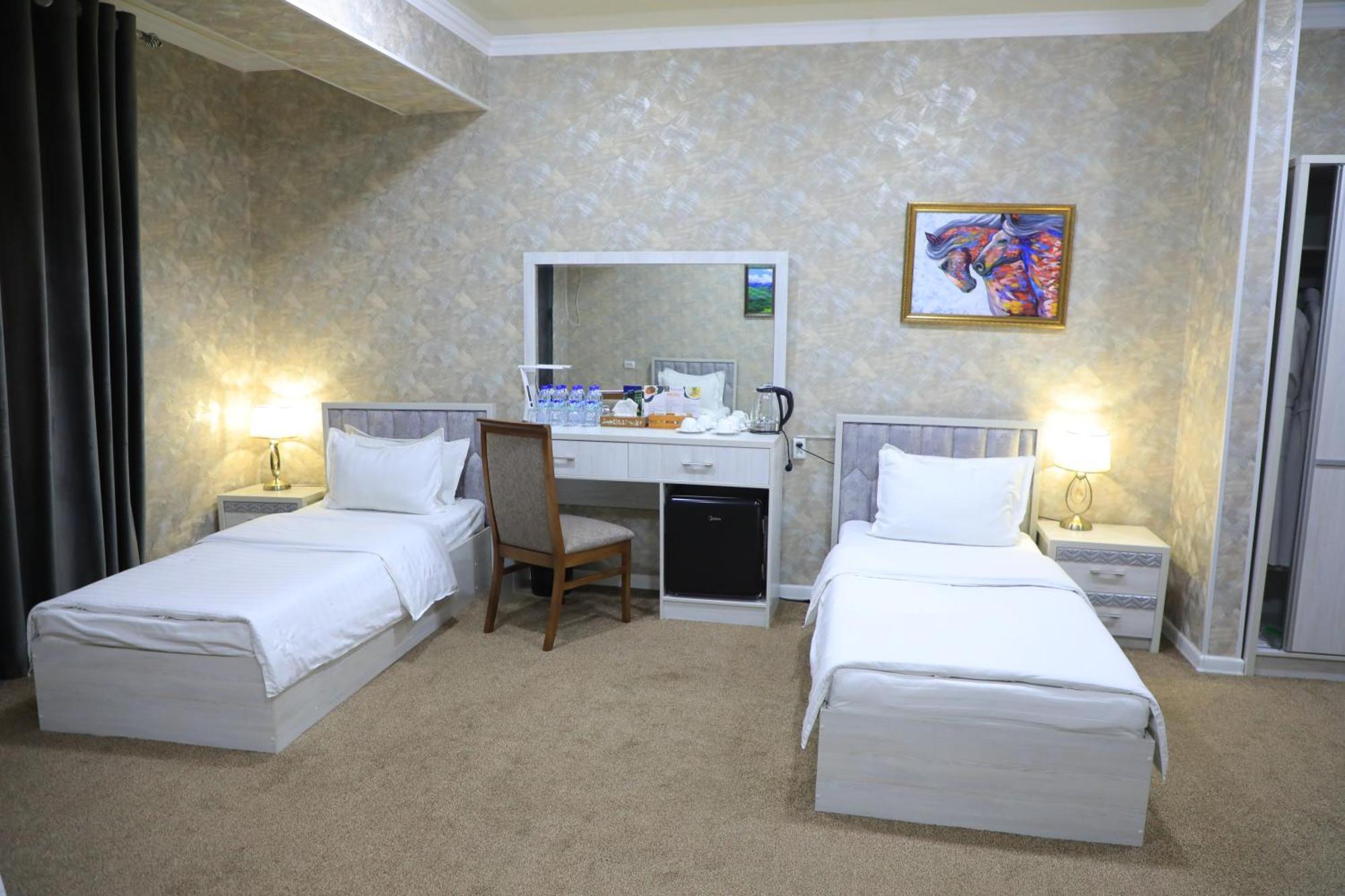 Hobiz Hotel Navoi Eksteriør bilde
